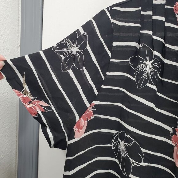 Apt. 9 Women's Black‎ White Stripe Floral Short Sleeve Pleated Wrap Top Size L - Picture 2 of 7